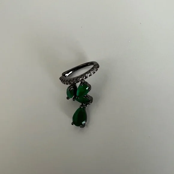 Ear Cuff Earring (Right) - Picture 2 of 4